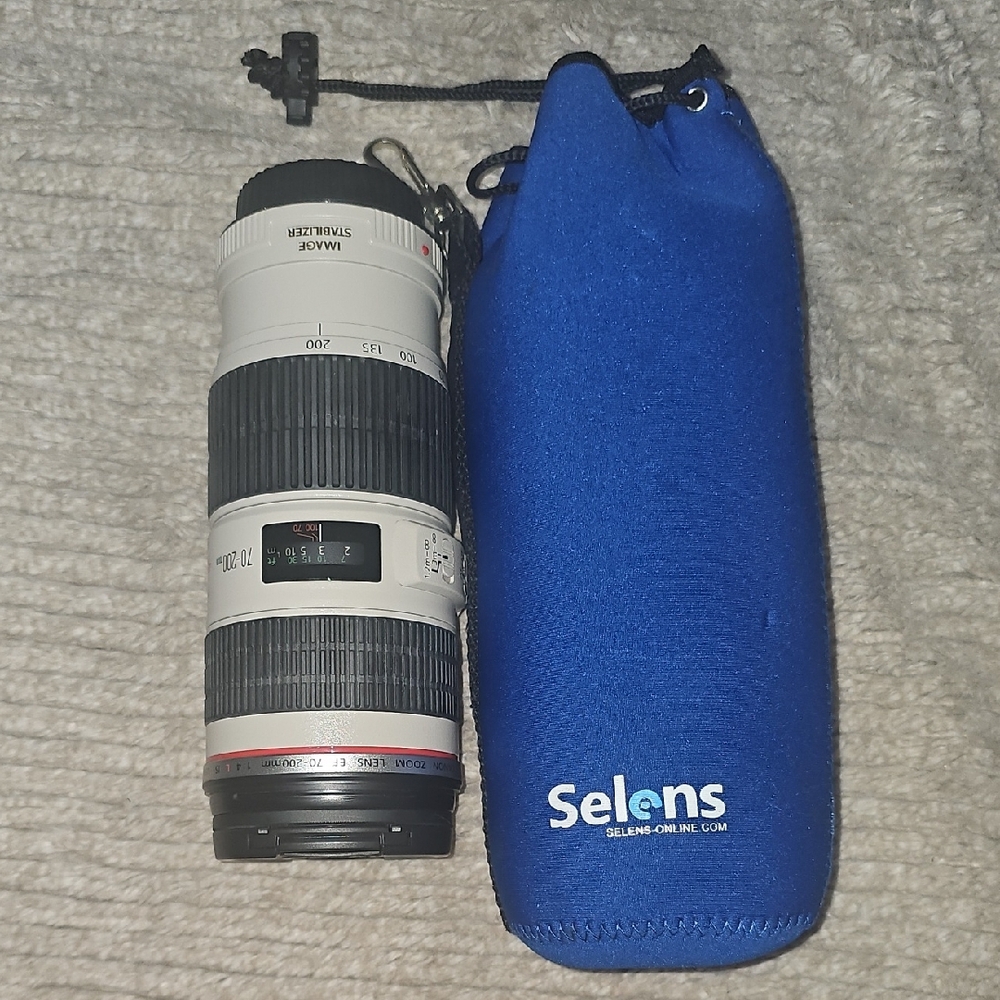 COPY - White and Black Camera Lens with Blue Pouch